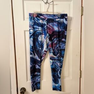 Everlast Kids Vivid Blue and Pink Patterned Leggings. Comfortable!!
Size XL